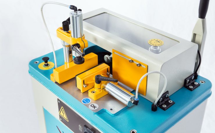 KM 211 - Manual End Milling Machine