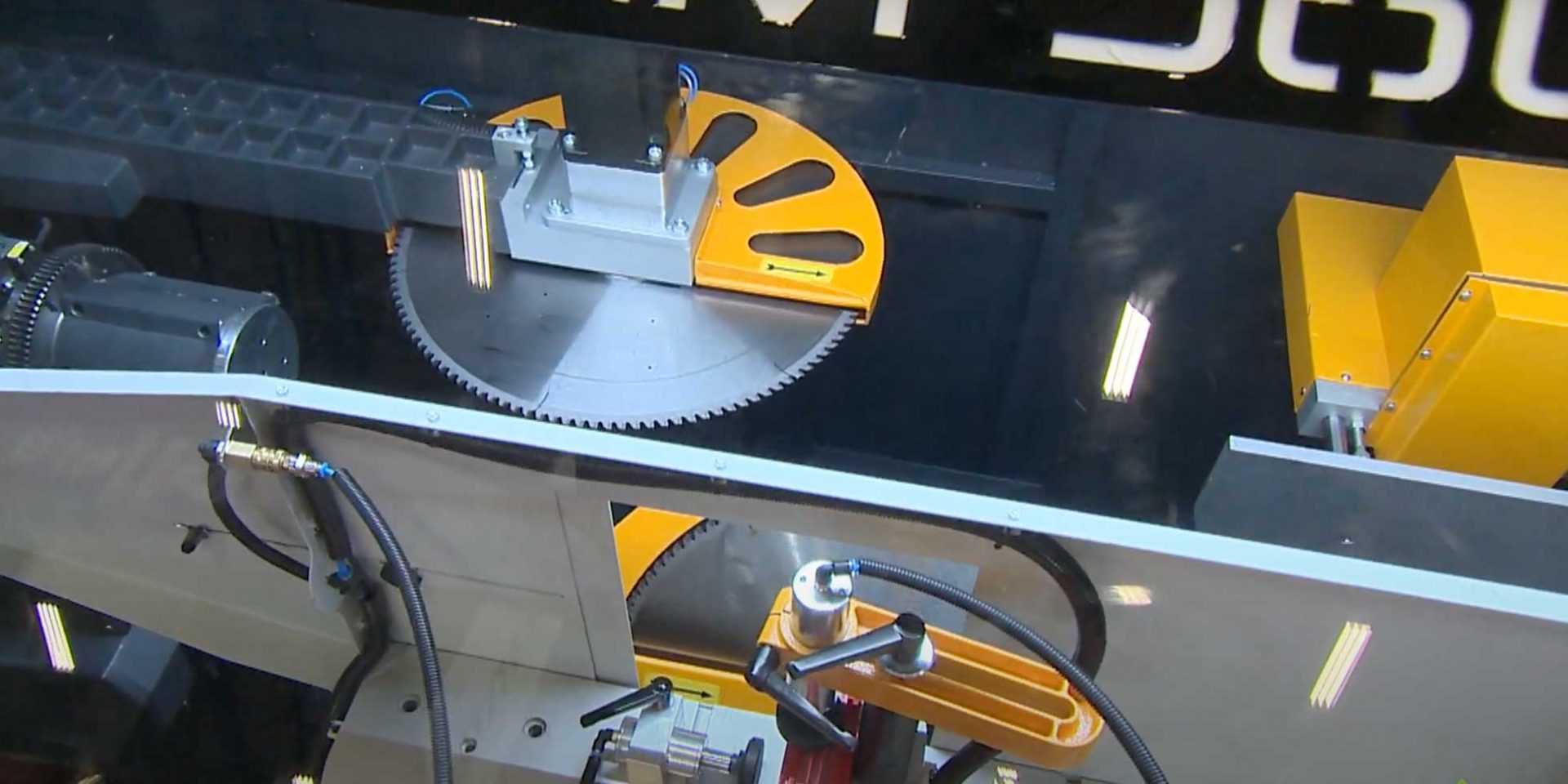 SNM 560 SRV – Servo Controlled Aluminium Facade Notching Machine